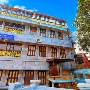 eastview.hotels-varanasi.com/